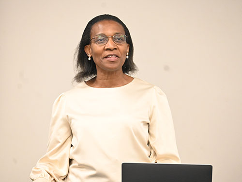 Dr Nesamvuni.