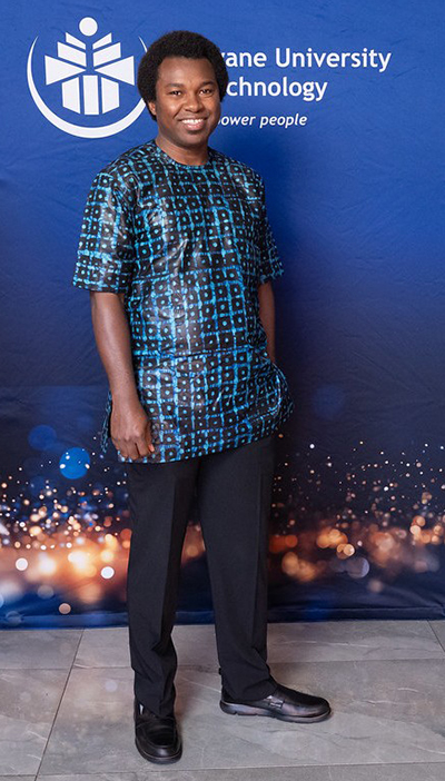 Dr Akuru